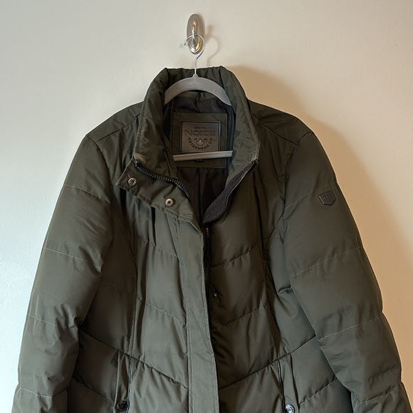 Convertible and cozy warm winter puffer in dark green with black accents - Picture 10 of 10